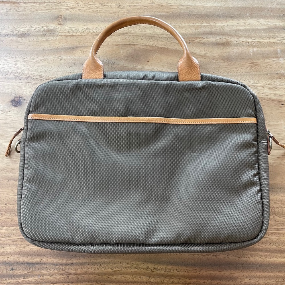 Eddie Bauer leather detail laptop case